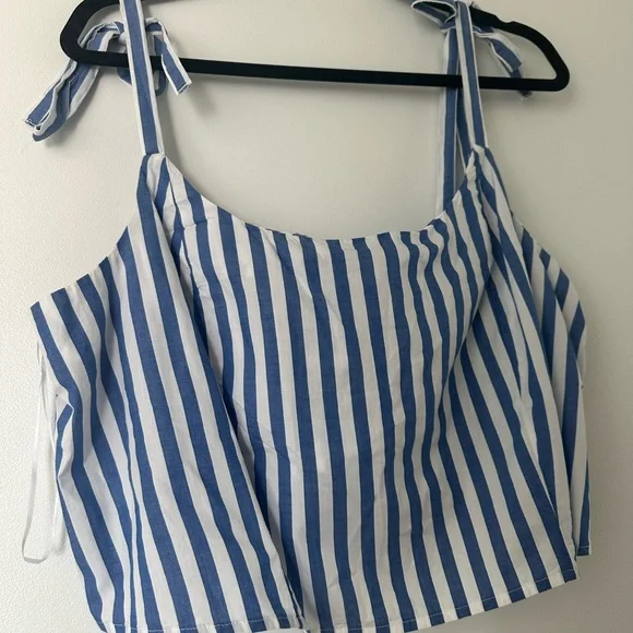 NWT. Striped Tie-Shoulder Cropped Tank Top - Picture 2 of 5